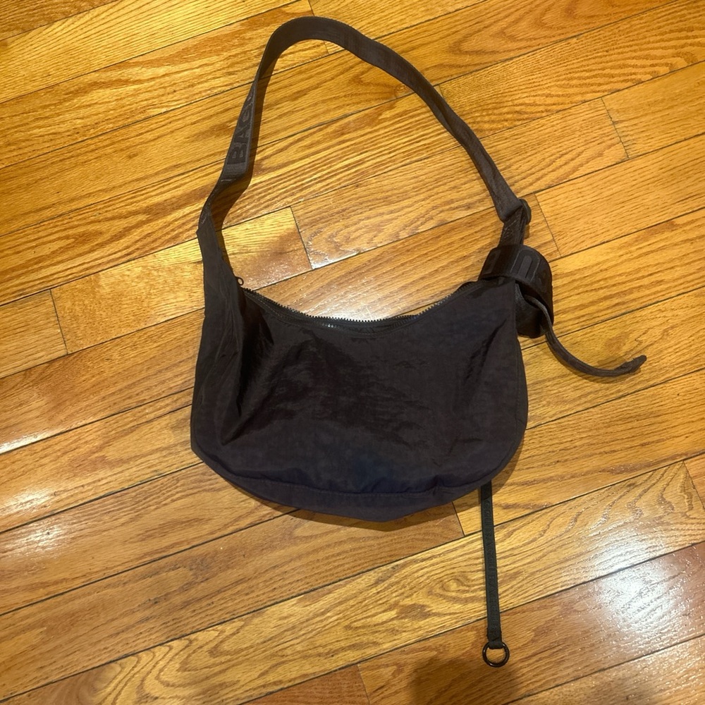 BAGGU Medium Crescent in Chocolate Plum - Picture 3 of 5